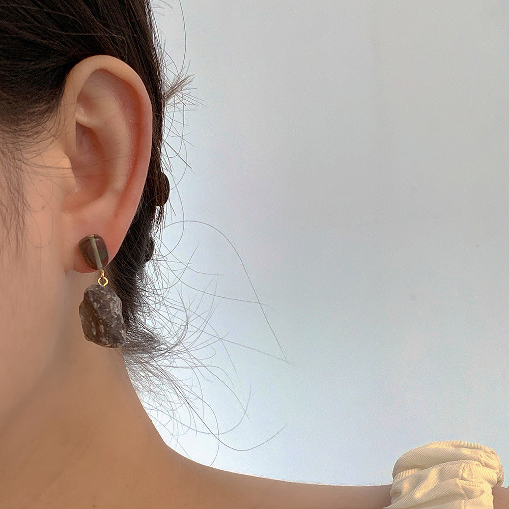 Natural irregular crystal stone earrings, French retro design, s925 silver needle contrast earrings