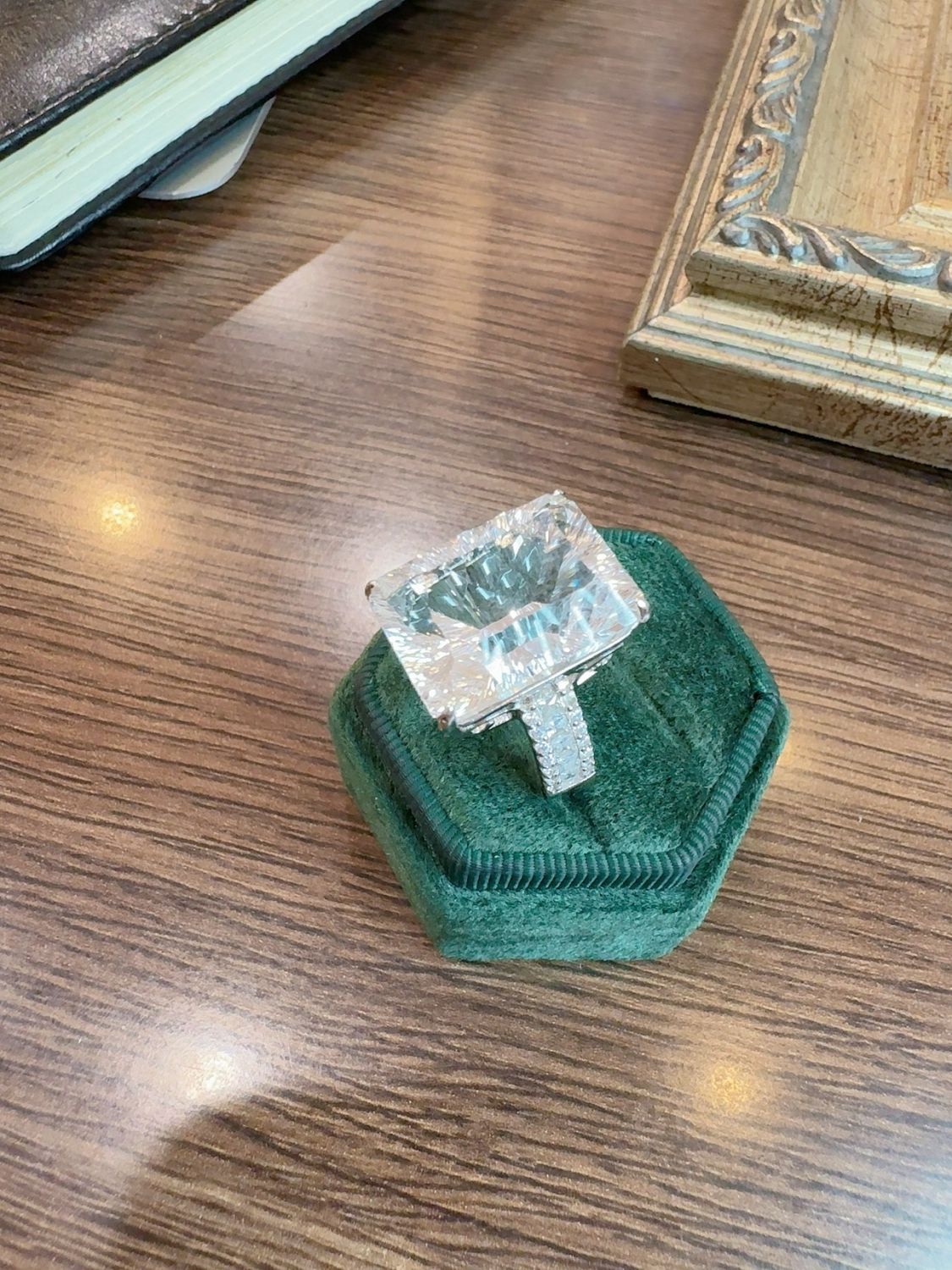Inlaid white crystal ring, T square light luxury high-end adjustable ring ring