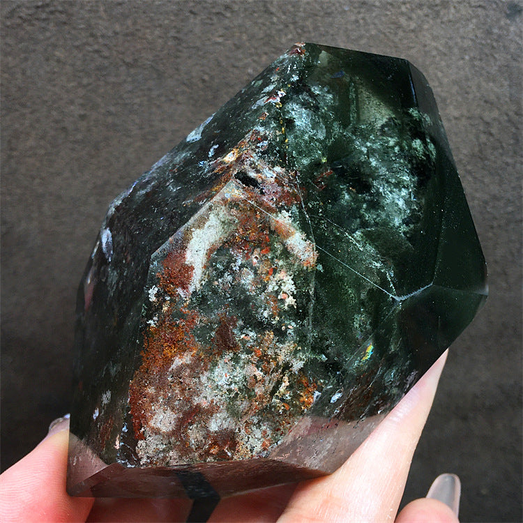 Natural green ghost stone ornaments, irregular shapes, energy stones, four-season ghost cornucopia, thousand-layer pyramid ore specimens, home decoration ornaments
