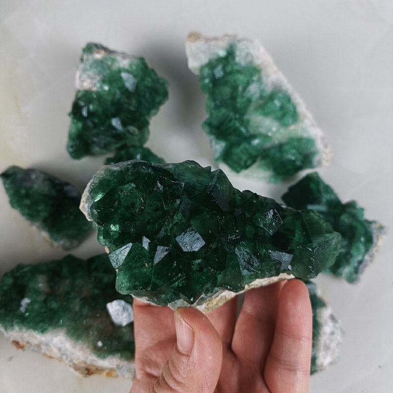 Natural green fluorite crystal clusters, raw crystal crafts, energy raw stone feng shui ornaments, aromatherapy home decoration ornaments