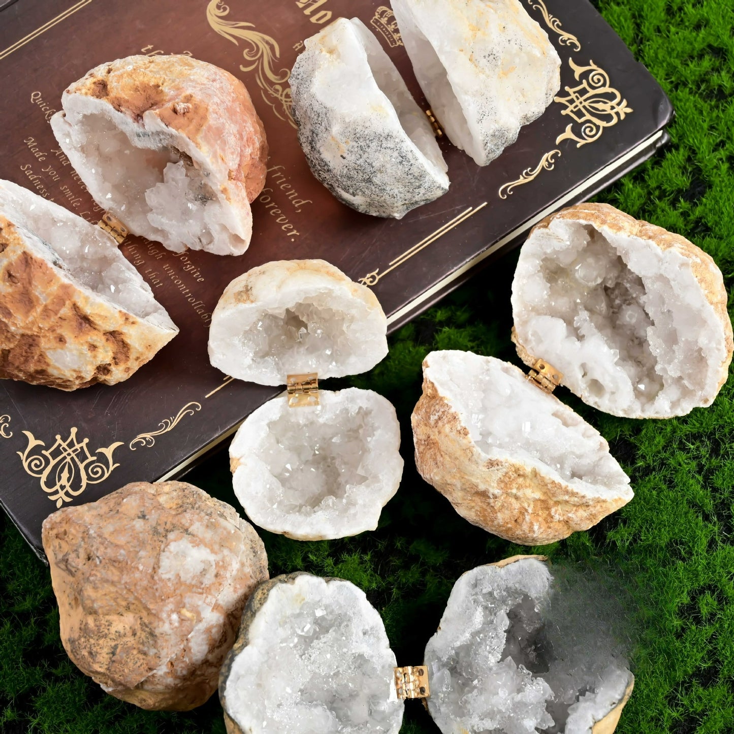Natural crystal stones, white agate geode ring boxes, Moroccan geode eggs, jewelry storage boxes and ornaments