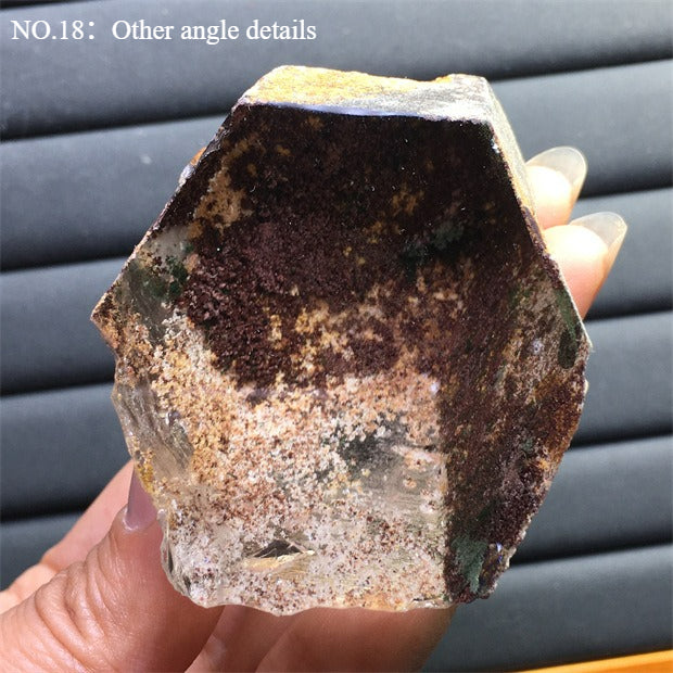 Natural green ghost stone ornaments, irregular shapes, energy stones, four-season ghost cornucopia, thousand-layer pyramid ore specimens, home decoration ornaments