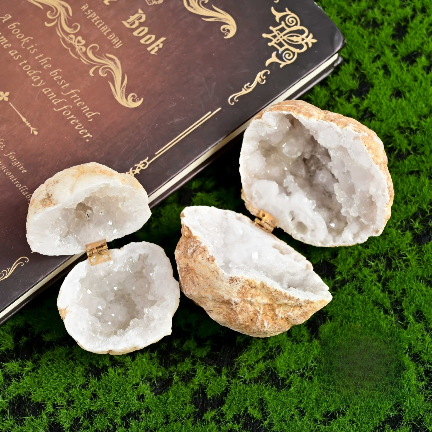 Natural crystal stones, white agate geode ring boxes, Moroccan geode eggs, jewelry storage boxes and ornaments