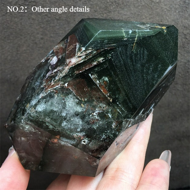 Natural green ghost stone ornaments, irregular shapes, energy stones, four-season ghost cornucopia, thousand-layer pyramid ore specimens, home decoration ornaments