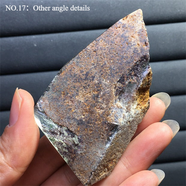 Natural green ghost stone ornaments, irregular shapes, energy stones, four-season ghost cornucopia, thousand-layer pyramid ore specimens, home decoration ornaments