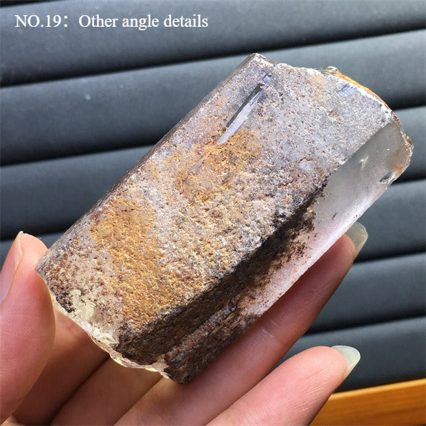 Natural green ghost stone ornaments, irregular shapes, energy stones, four-season ghost cornucopia, thousand-layer pyramid ore specimens, home decoration ornaments