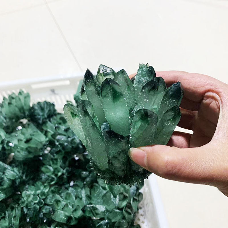 Green crystal cluster ornaments, crystal crafts, natural crystal stones, home feng shui decoration