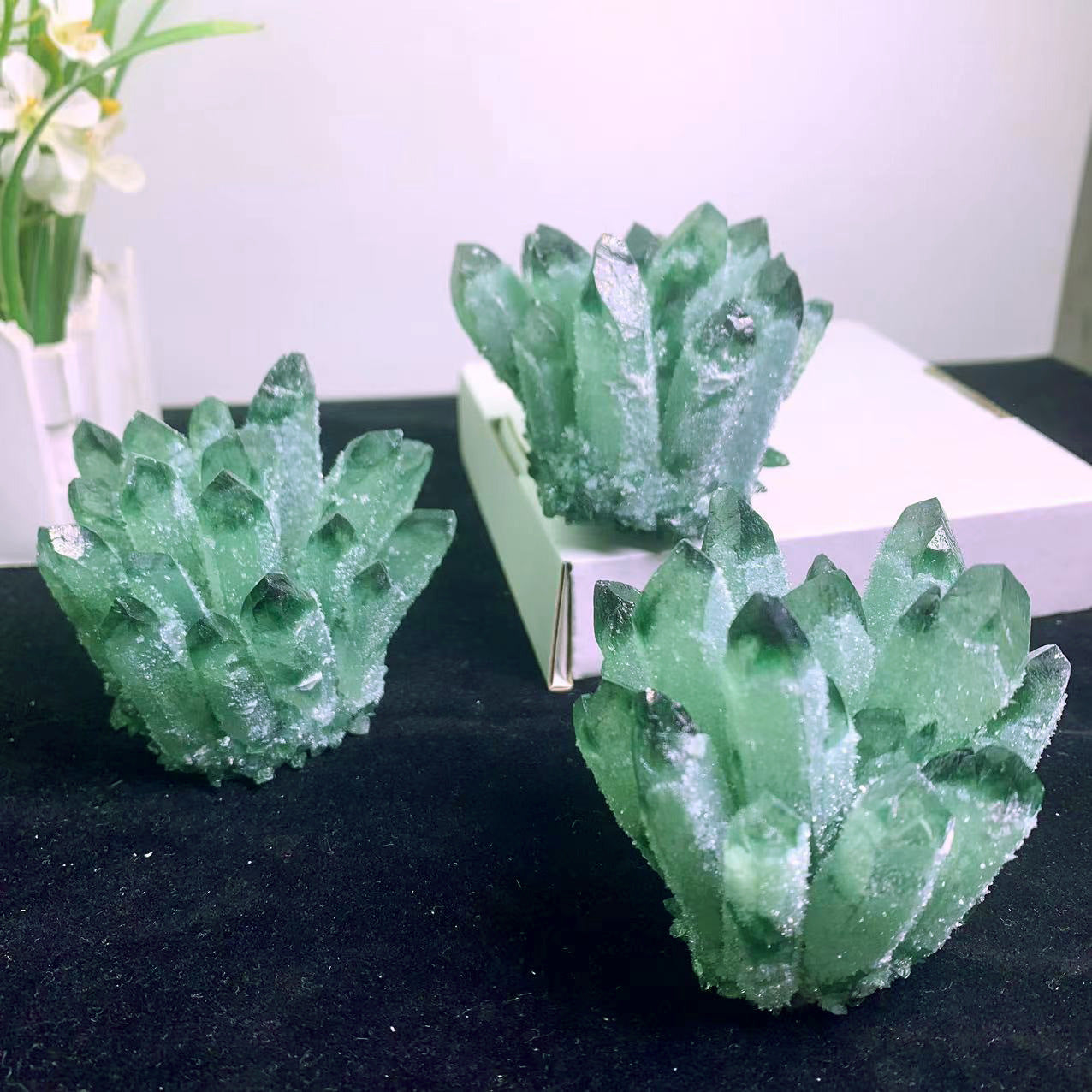 Green crystal cluster ornaments, crystal crafts, natural crystal stones, home feng shui decoration
