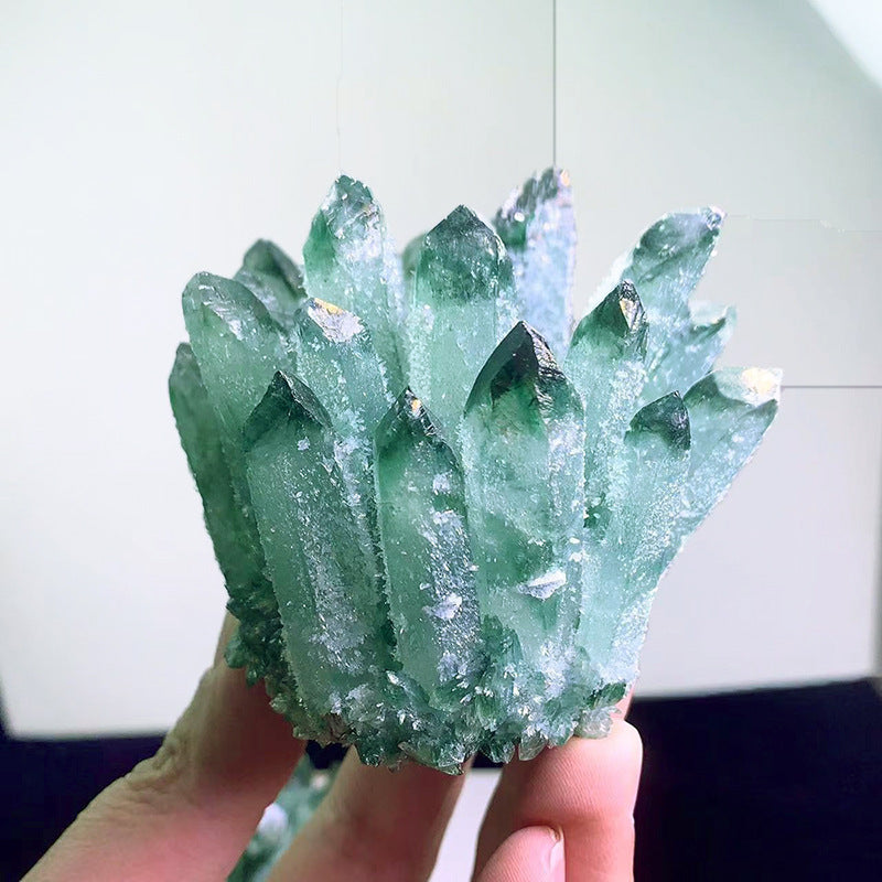 Green crystal cluster ornaments, crystal crafts, natural crystal stones, home feng shui decoration