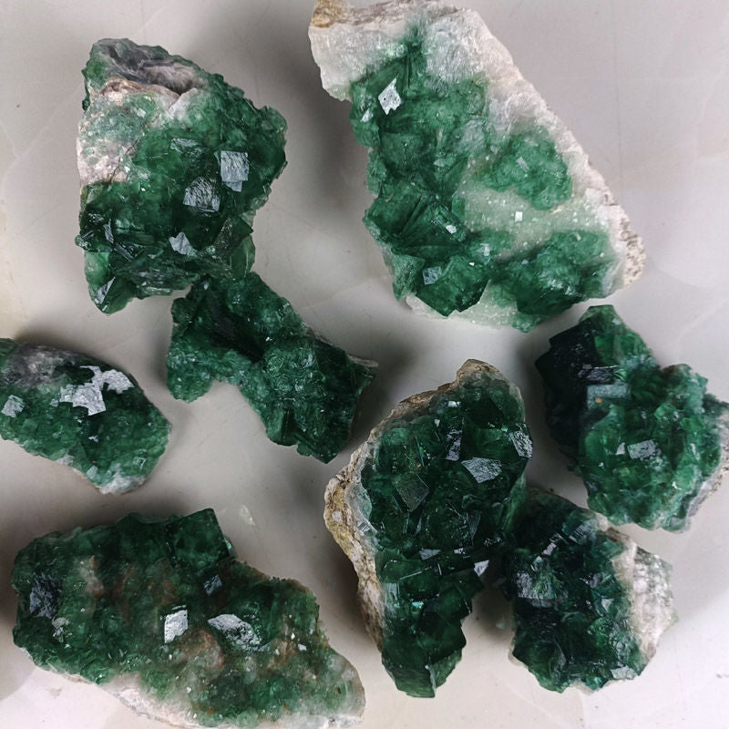 Natural green fluorite crystal clusters, raw crystal crafts, energy raw stone feng shui ornaments, aromatherapy home decoration ornaments