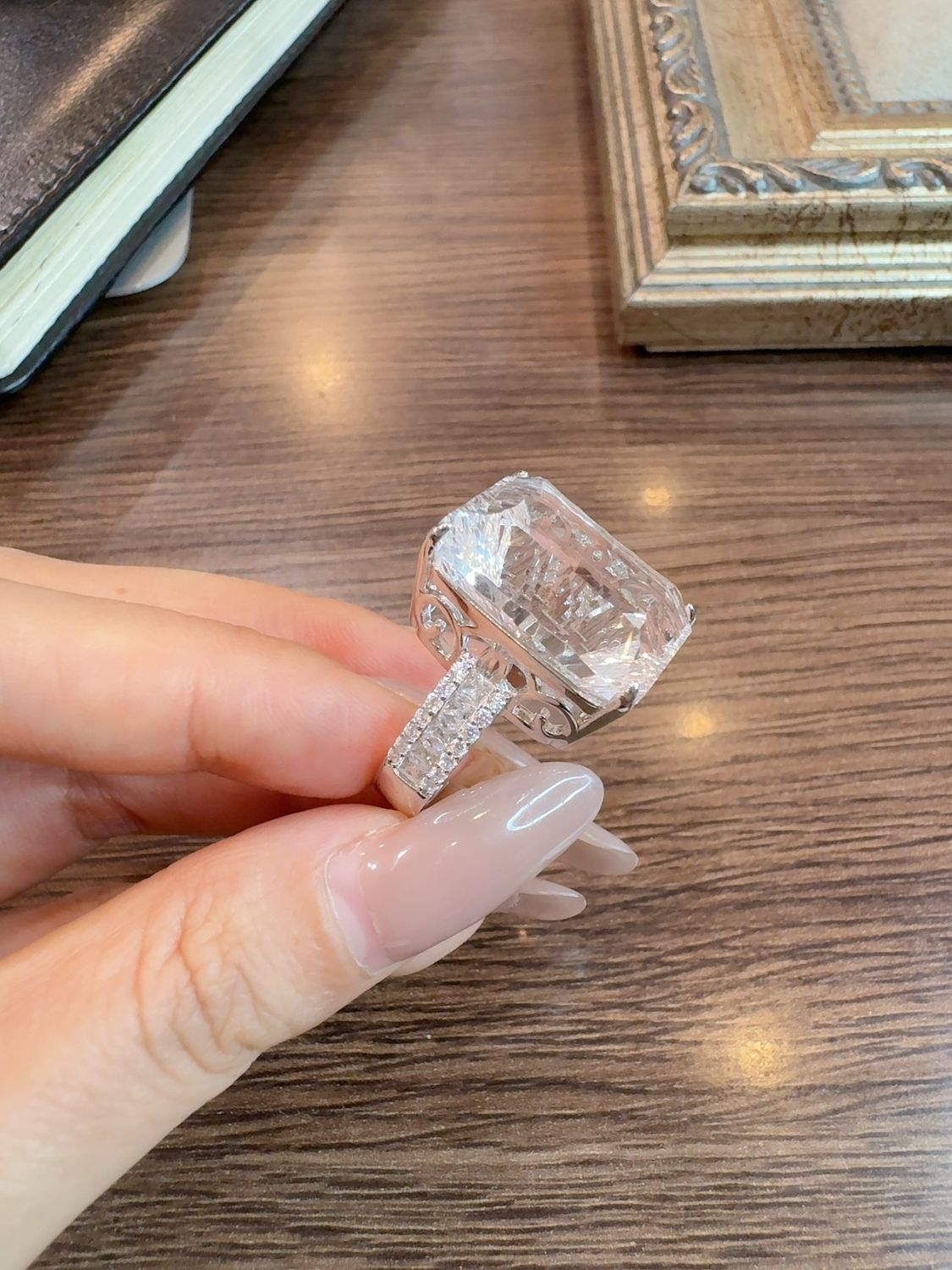 Inlaid white crystal ring, T square light luxury high-end adjustable ring ring