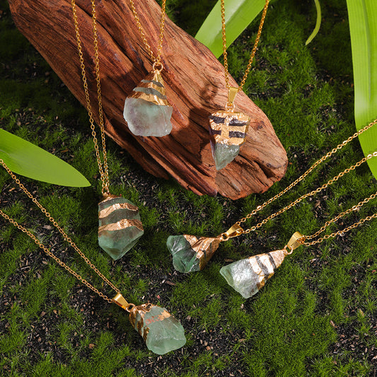 Natural green crystal pendants, irregular shaped raw stone polished pendants, energy crystal pendants, random stone shape DIY jewelry accessories