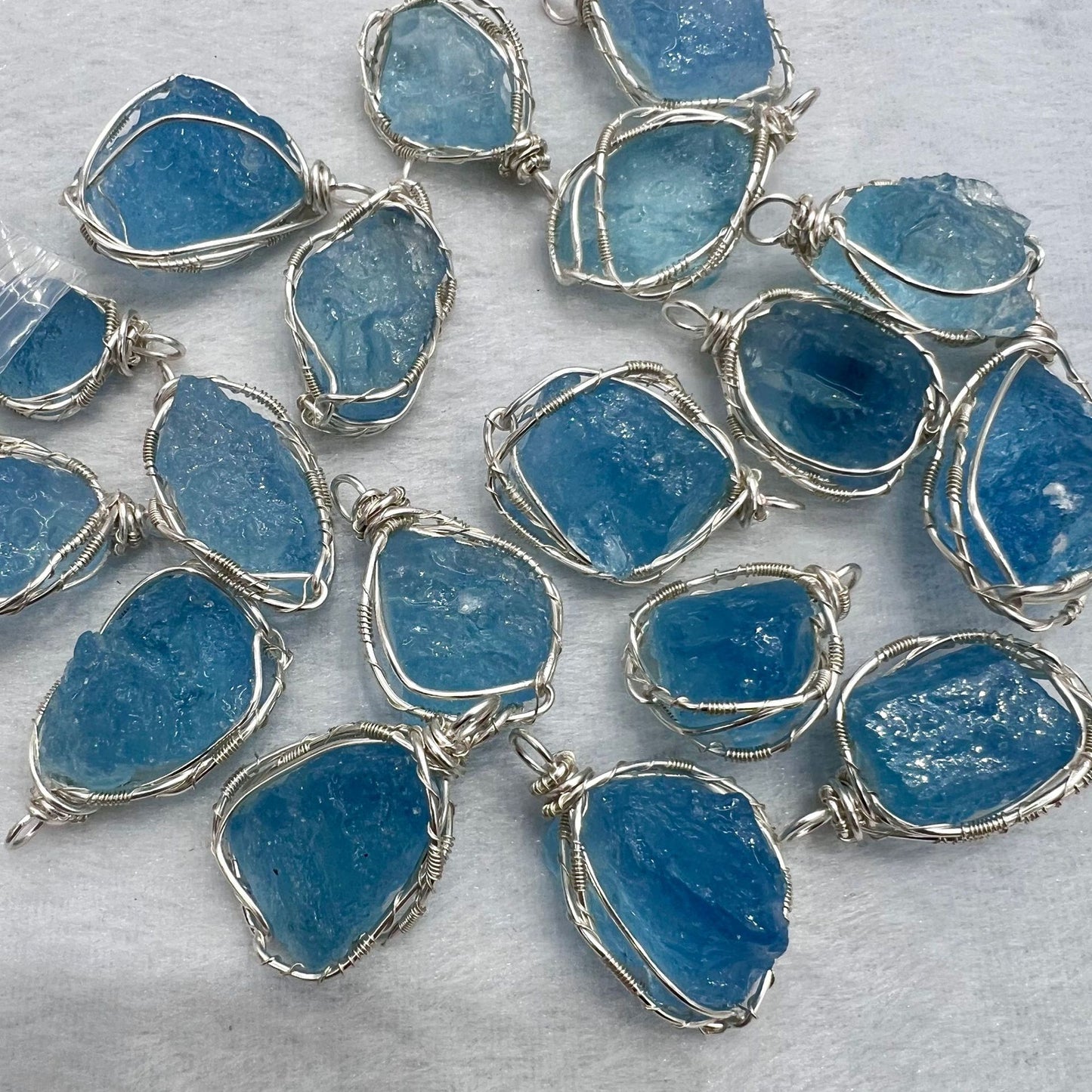 Natural aquamarine pendant, crystal pendant handmade with copper wire, natural healing series