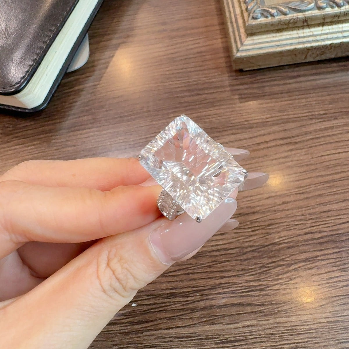 Inlaid white crystal ring, T square light luxury high-end adjustable ring ring