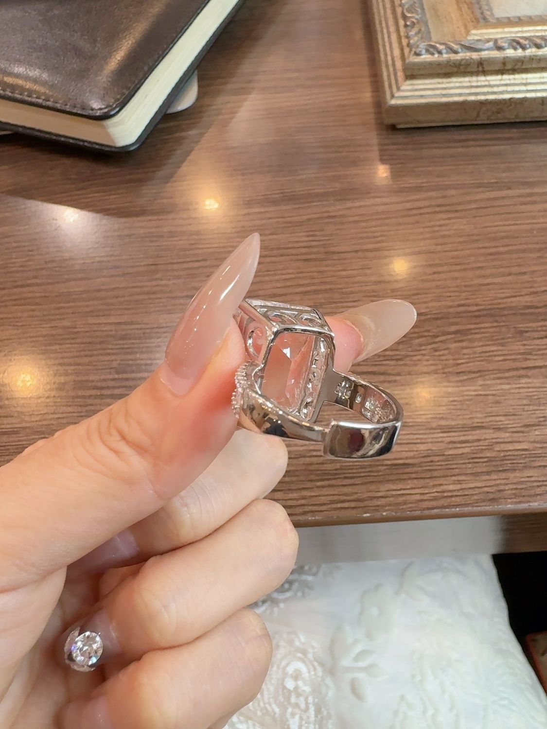 Inlaid white crystal ring, T square light luxury high-end adjustable ring ring