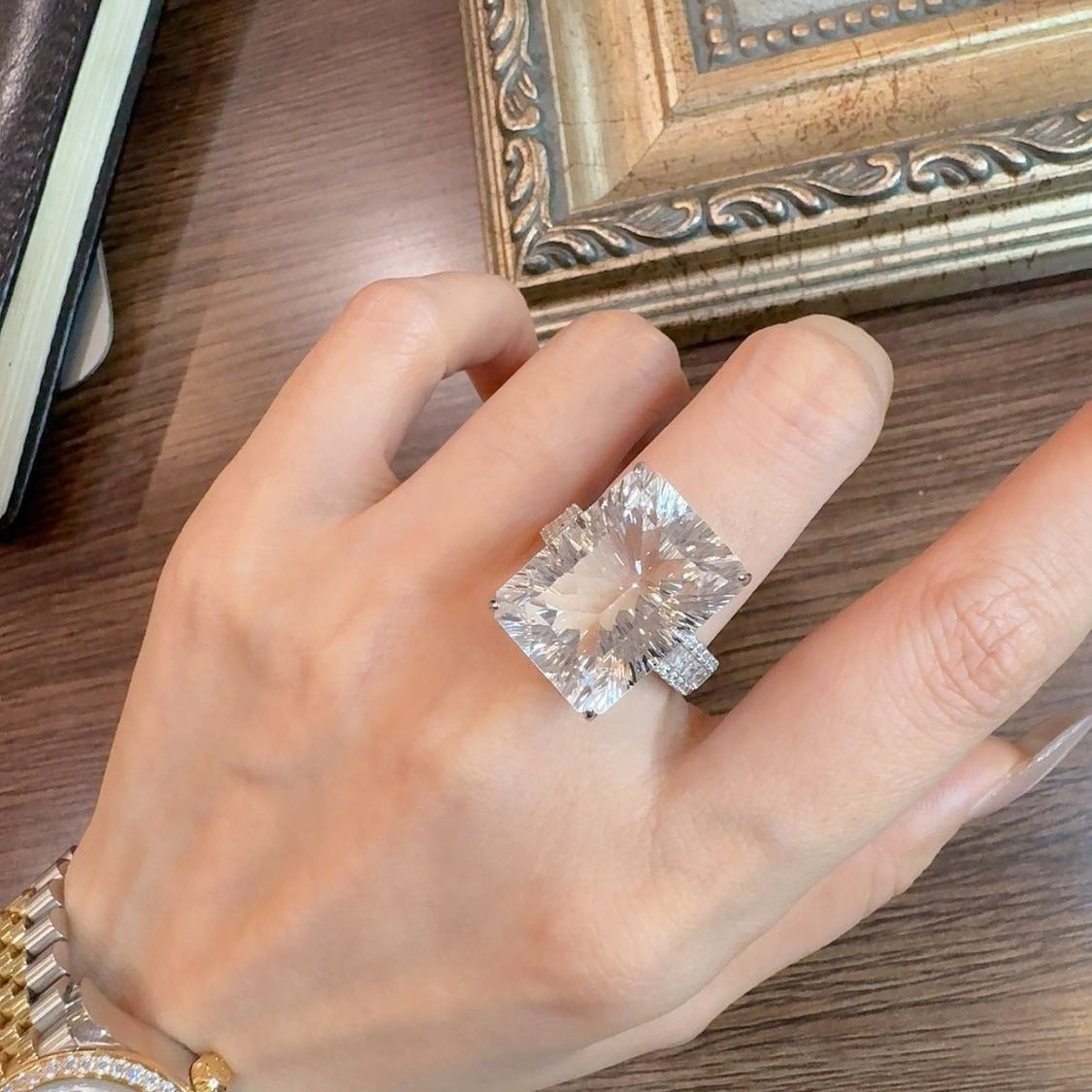 Inlaid white crystal ring, T square light luxury high-end adjustable ring ring