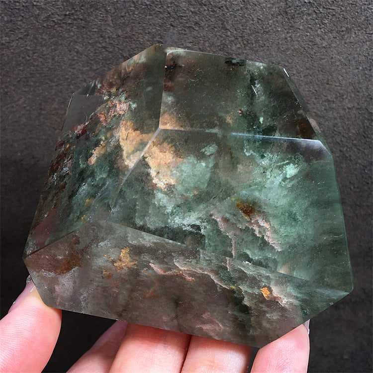 Natural green ghost stone ornaments, irregular shapes, energy stones, four-season ghost cornucopia, thousand-layer pyramid ore specimens, home decoration ornaments