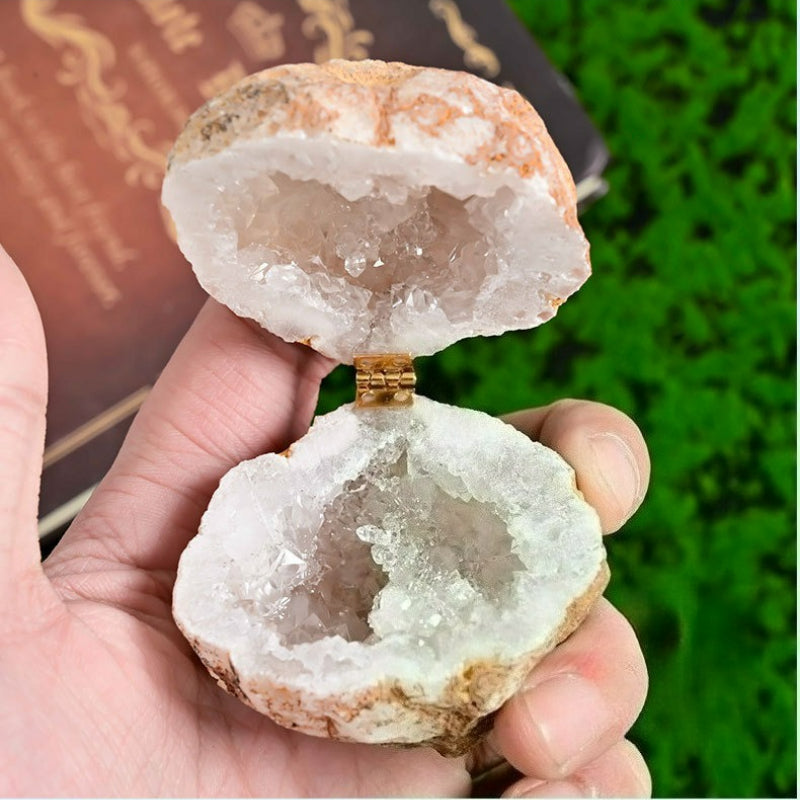 Natural crystal stones, white agate geode ring boxes, Moroccan geode eggs, jewelry storage boxes and ornaments