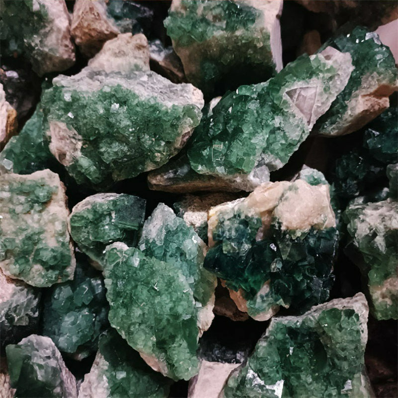 Natural green fluorite crystal clusters, raw crystal crafts, energy raw stone feng shui ornaments, aromatherapy home decoration ornaments